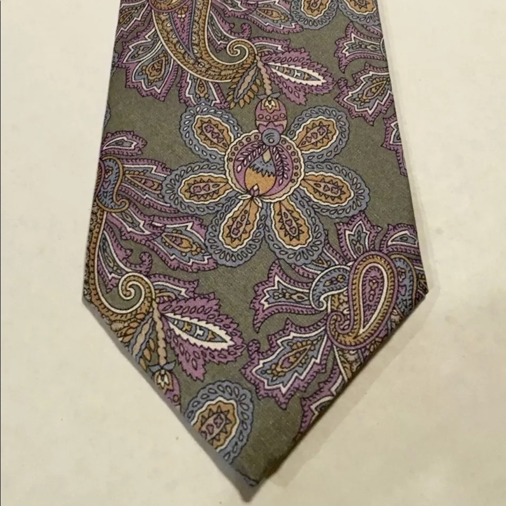 Isaco Green With Paisley Silk Tie